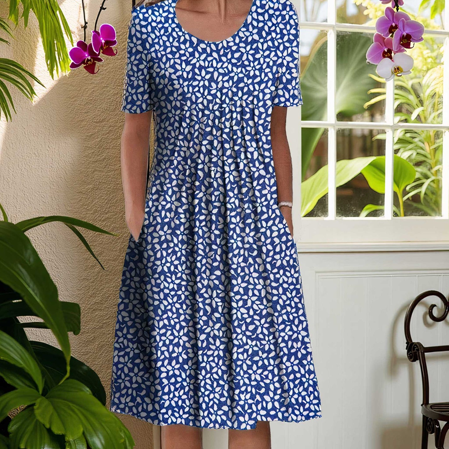 LINA™ | Stilren sommarklänning med blommigt mönster och fickor